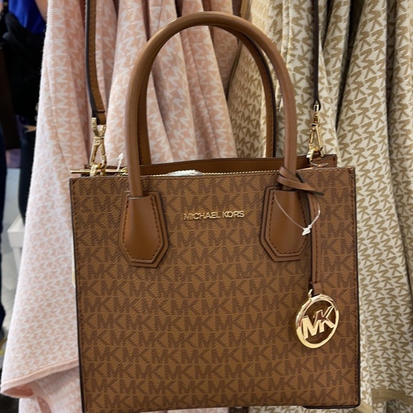 Michael Kors Mercer Medium Pebbled Leather Crossbody Bag - Picture 14 of 16